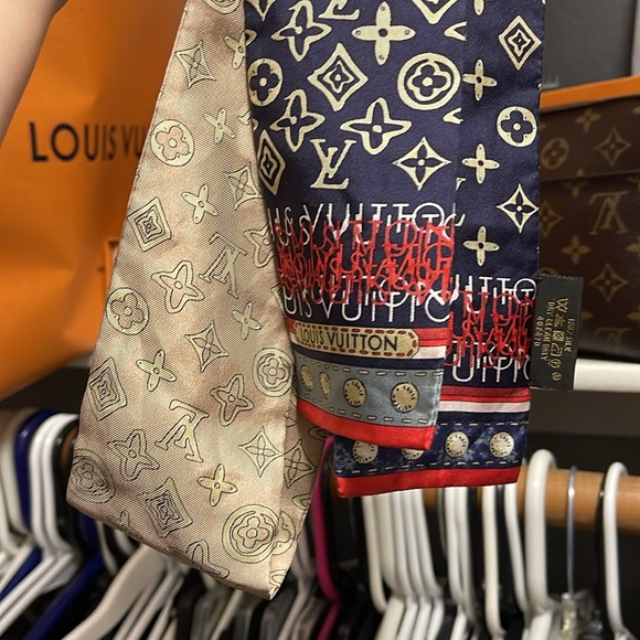 Louis Vuitton Twilly - Picture 3 of 5